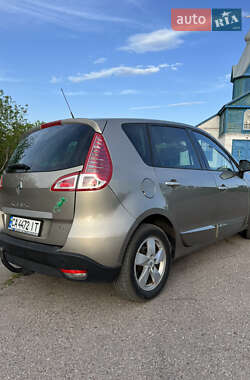 Минивэн Renault Scenic 2010 в 