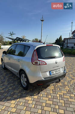 Минивэн Renault Scenic 2009 в 
