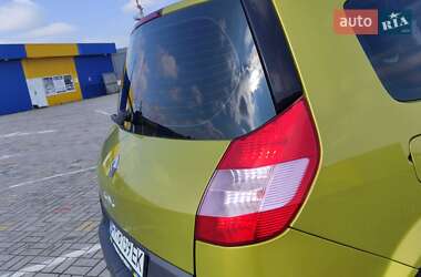 Минивэн Renault Scenic 2004 в 