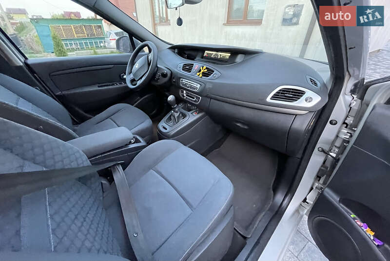 Минивэн Renault Scenic 2010 в Ровно