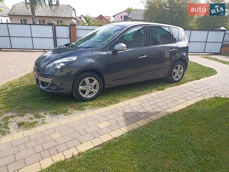 Минивэн Renault Scenic 2010 в 