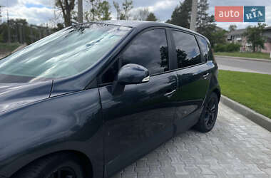 Минивэн Renault Scenic 2011 в 