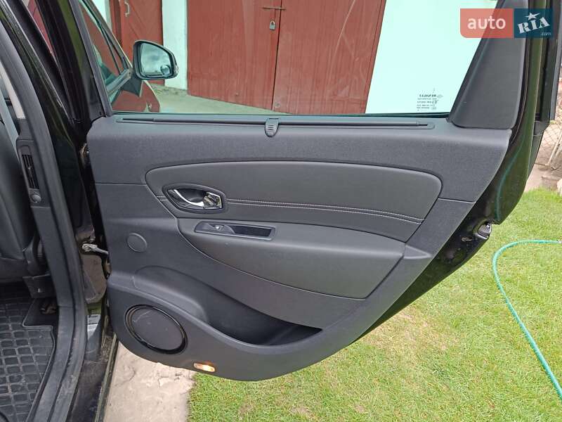 Минивэн Renault Scenic 2013 в Березному