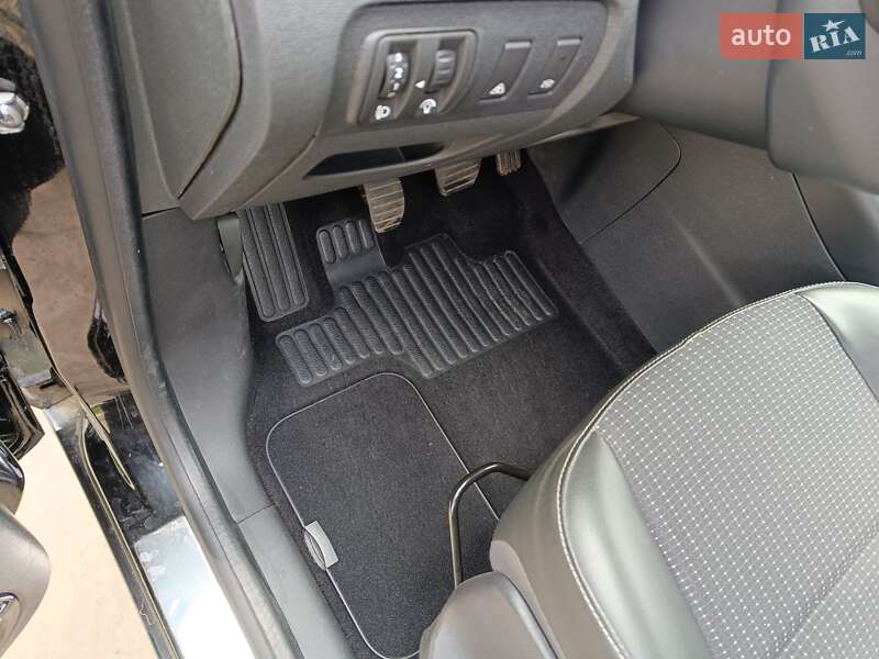 Минивэн Renault Scenic 2013 в Березному