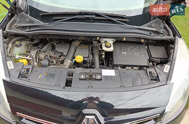 Минивэн Renault Scenic 2013 в 