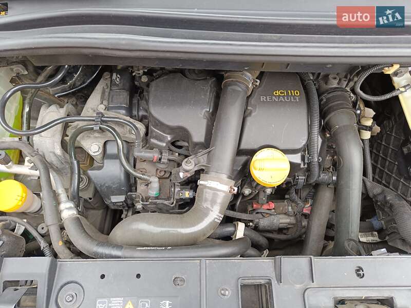 Минивэн Renault Scenic 2013 в Березному