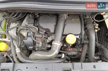 Минивэн Renault Scenic 2013 в 