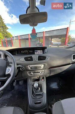 Минивэн Renault Scenic 2012 в 