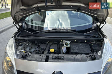 Минивэн Renault Scenic 2013 в 