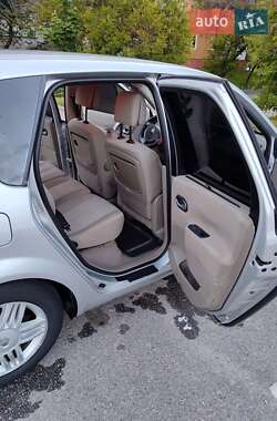 Минивэн Renault Scenic 2005 в 