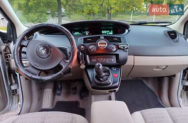 Минивэн Renault Scenic 2005 в 