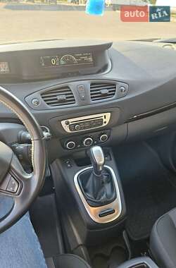 Хэтчбек Renault Scenic 2013 в 