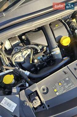 Хэтчбек Renault Scenic 2013 в 