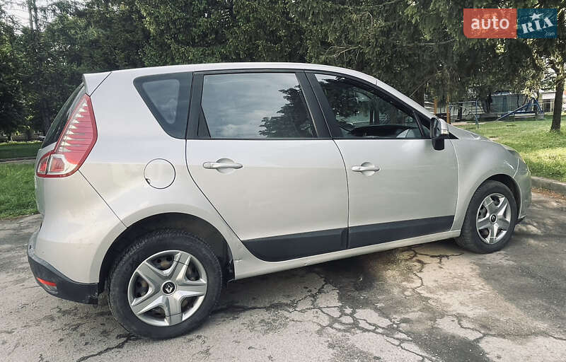 Минивэн Renault Scenic 2010 в Ровно