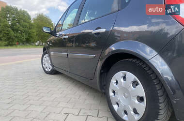 Минивэн Renault Scenic 2005 в 