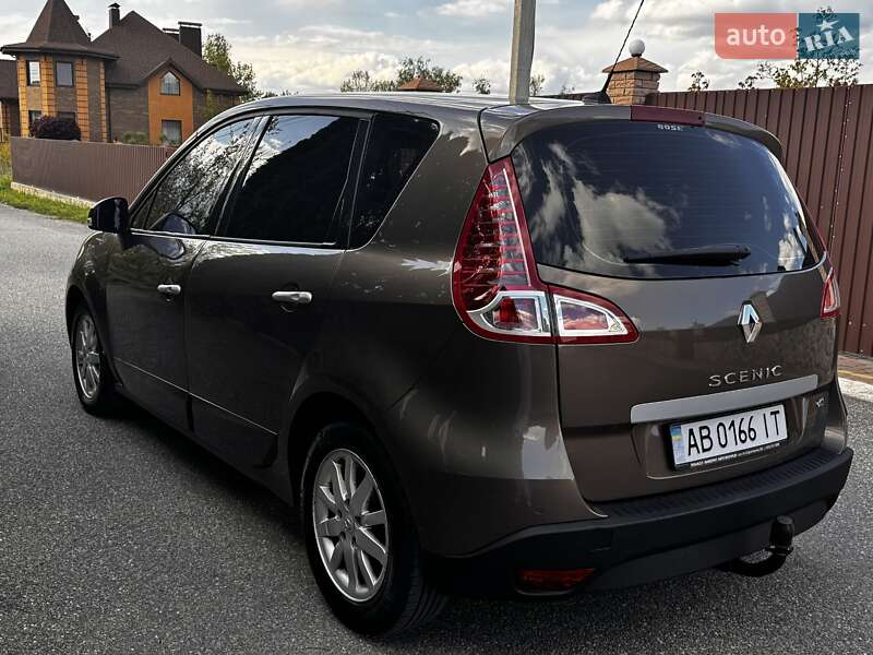 Минивэн Renault Scenic 2010 в 