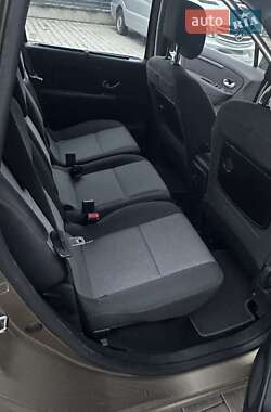 Минивэн Renault Scenic 2013 в 