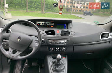 Минивэн Renault Scenic 2009 в 
