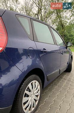 Минивэн Renault Scenic 2009 в 