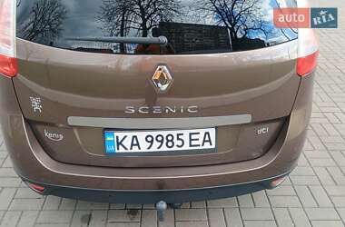 Минивэн Renault Scenic 2011 в 