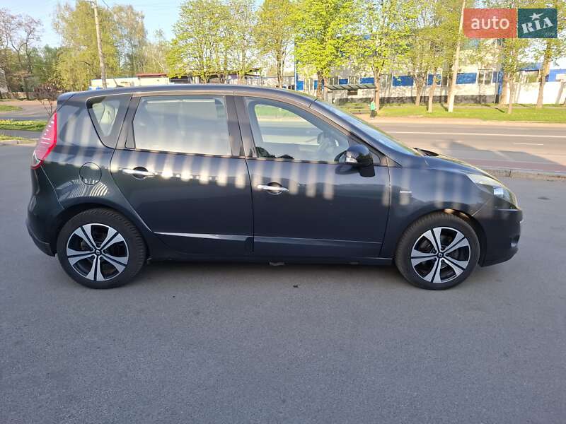 Минивэн Renault Scenic 2010 в 
