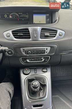 Минивэн Renault Scenic 2013 в 