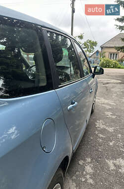 Минивэн Renault Scenic 2011 в 