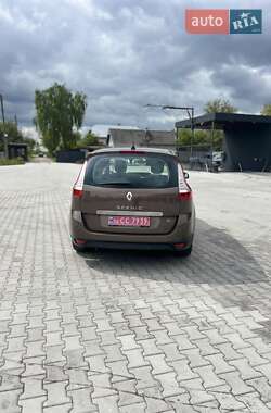 Минивэн Renault Scenic 2010 в 