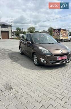 Минивэн Renault Scenic 2010 в 