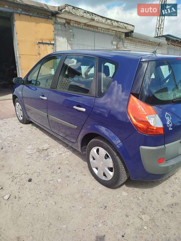 Минивэн Renault Scenic 2009 в 