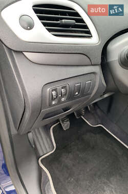 Минивэн Renault Scenic 2009 в 