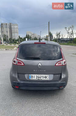 Минивэн Renault Scenic 2010 в 