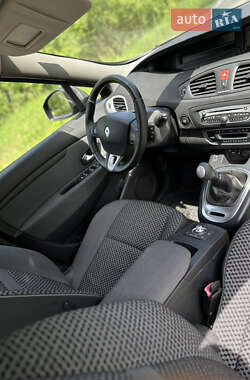 Мінівен Renault Scenic 2011 в 