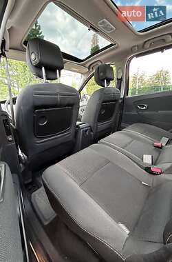 Минивэн Renault Scenic 2010 в 