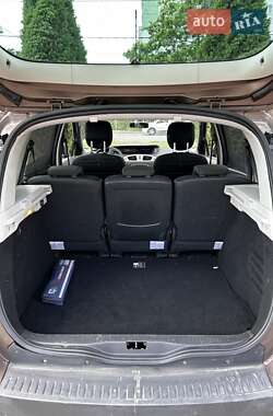 Минивэн Renault Scenic 2010 в 