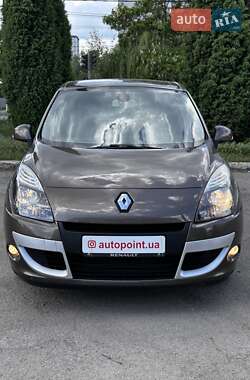Минивэн Renault Scenic 2010 в 