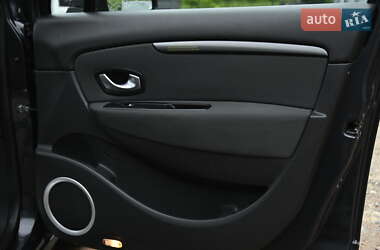 Минивэн Renault Scenic 2009 в 