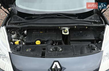 Минивэн Renault Scenic 2009 в 