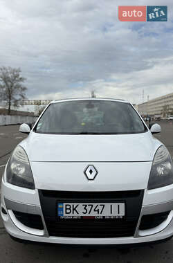 Минивэн Renault Scenic 2010 в 