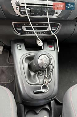 Мінівен Renault Scenic 2012 в 