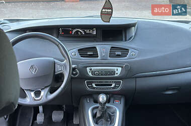 Минивэн Renault Scenic 2015 в 