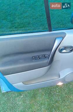 Минивэн Renault Scenic 2004 в 