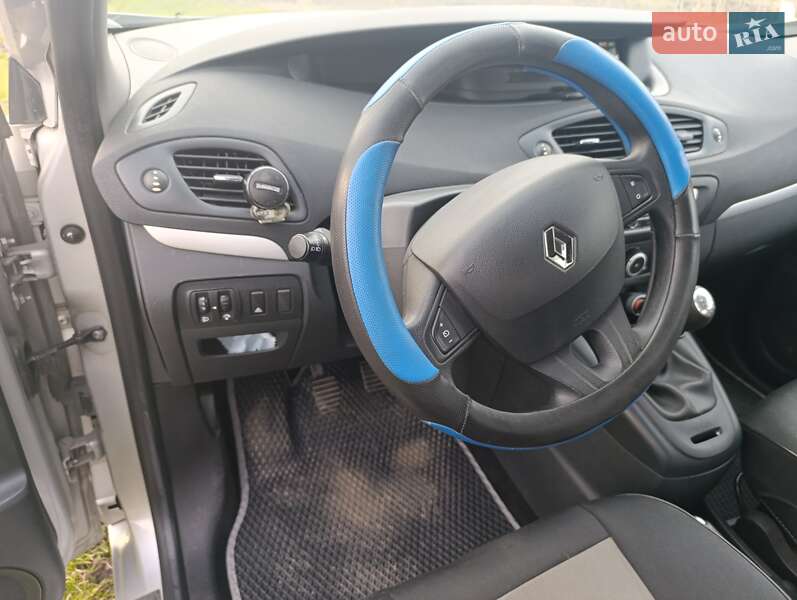 Минивэн Renault Scenic 2012 в Староконстантинове