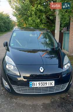 Минивэн Renault Scenic 2011 в 