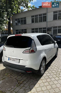 Минивэн Renault Scenic 2012 в 