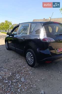 Минивэн Renault Scenic 2013 в 