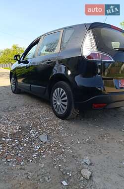 Минивэн Renault Scenic 2013 в 