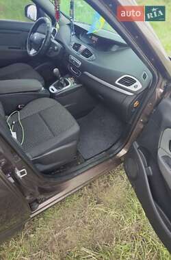 Минивэн Renault Scenic 2011 в 
