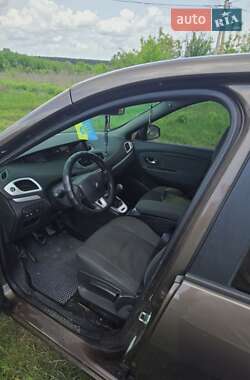 Минивэн Renault Scenic 2011 в 