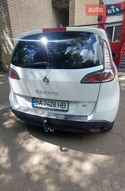 Минивэн Renault Scenic 2012 в 